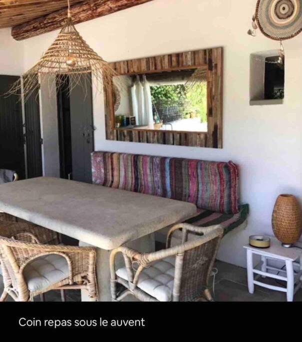 Bastidon Farfallina Puyvert Buitenkant foto
